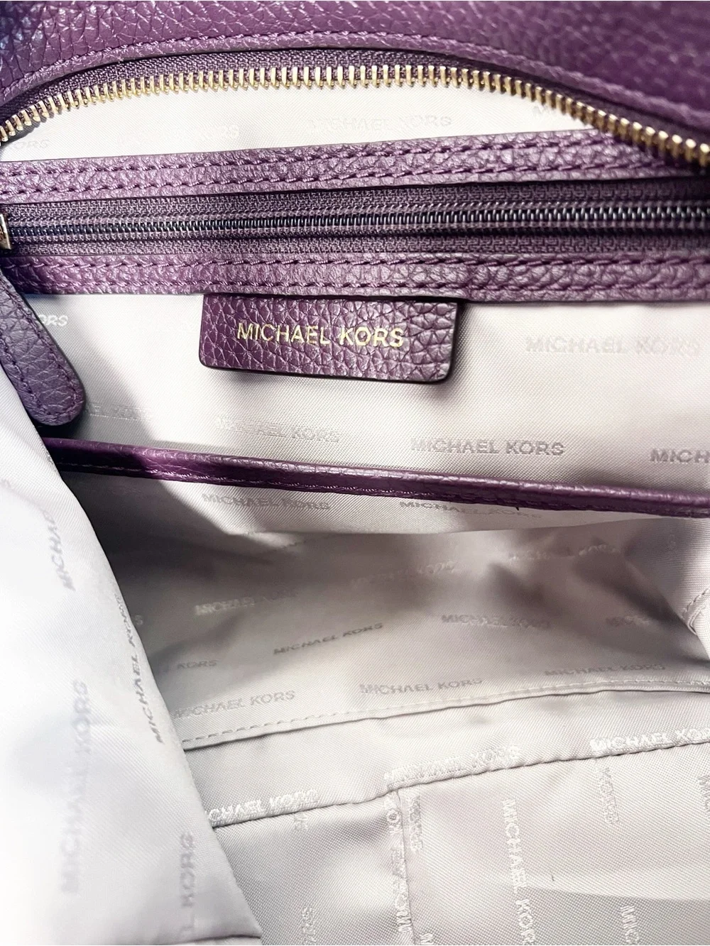 MICHAEL KORS MEDIUM PEBBLED LEATHER HOBO PURSE PURPLE